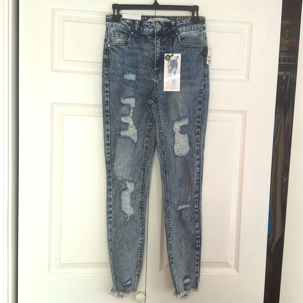 Juniors night rise distressed mom jean